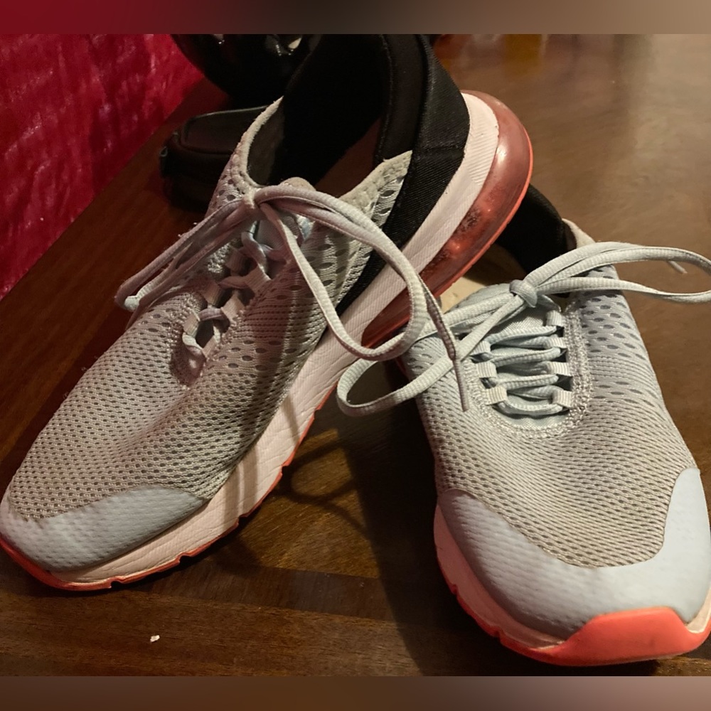 Ladies Size 9 Avia O2 Air Running Shoes